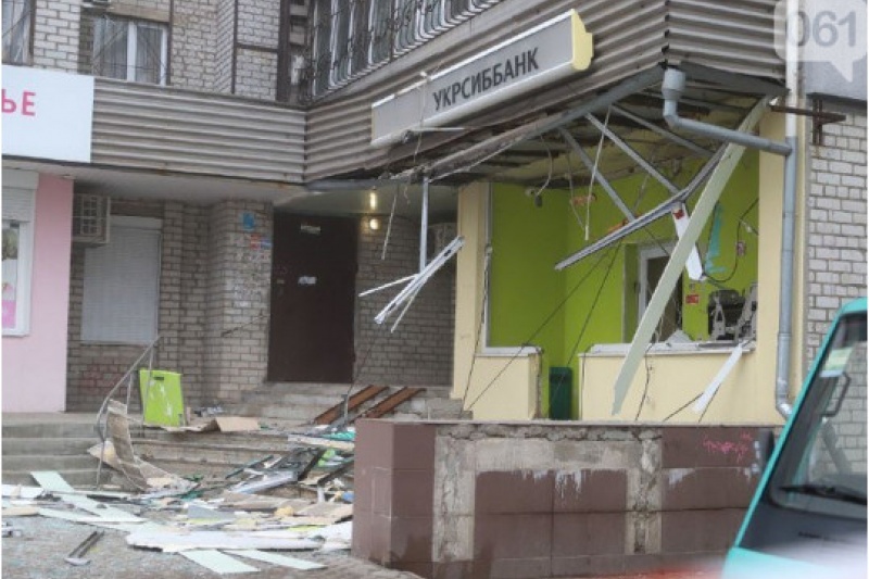В Запорожье взорвали отделение банка: первые детали и фото с места ЧП