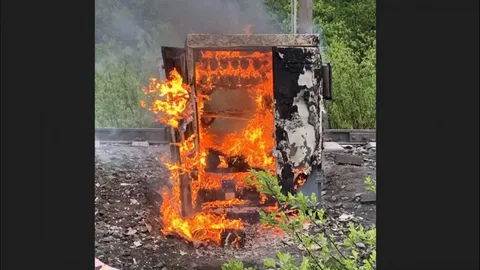 В Киеве в Подольском районе сгорел релейный шкаф