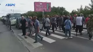 В Луцке родственники остановили похороны ВСУшника и перекрыли дорогу, требуя установления подлинной причины смерти