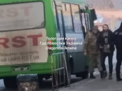 В Тернополе военкоматчики останавливают маршрутки, чтоб раздать пассажирам повестки