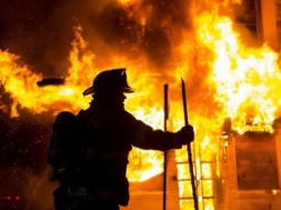 На запорожской Набережной горел бар: подозревают поджог