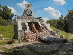 В Днепропетровске нацисты осквернили памятник, посвящённый героям Крымской войны 1853-1856 годов