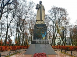 В Киеве снесут памятники генералу Николаю Ватутину и лётчику Валерию Чкалову
