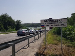 Через КПП в Васильевке не прекращается поток беженцев от Украины