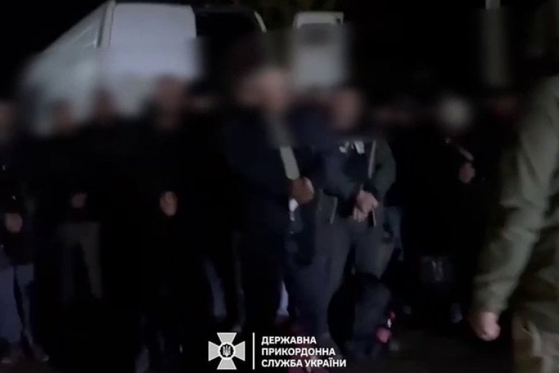 Украинские пограничники задержали группу из 38 мужчин, спасающихся от мобилизации