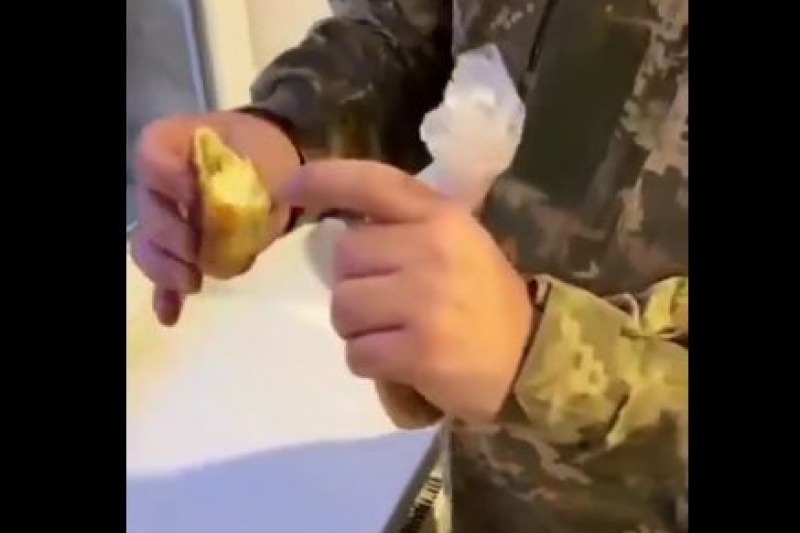 Угощение для солдат ВСУ от жителей Авдеевки – пирожки с лезвиями