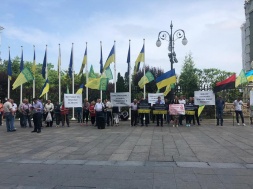 Под Администрацией Президента митинговали днепропетровские фермеры