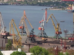 Одесса. Как военачальники ВСУ и СБУ воруют гражданские автомобили прямо из порта