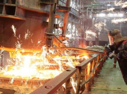 Ни зарплат, ни отдыха: на заводе Арселор под Днепром хотят закрыть соцпрограммы для рабочих и их детей