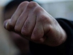 В центре Днепра два десятка агрессивных молодчиков напали на полицейских